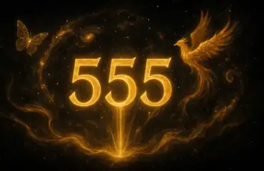 Мистическое число 555 в космическом пространстве с золотым свечением